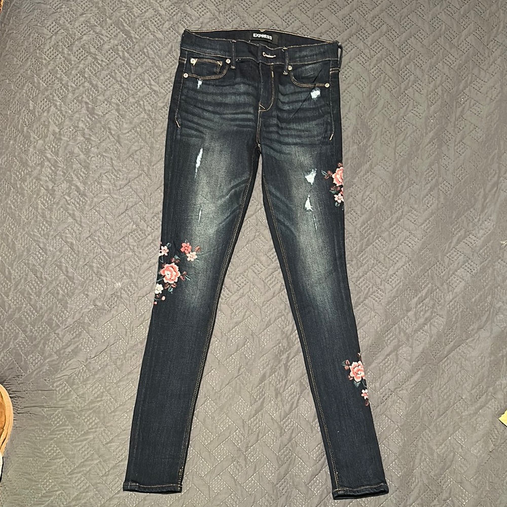 Women's Floral Embroidered Jeans